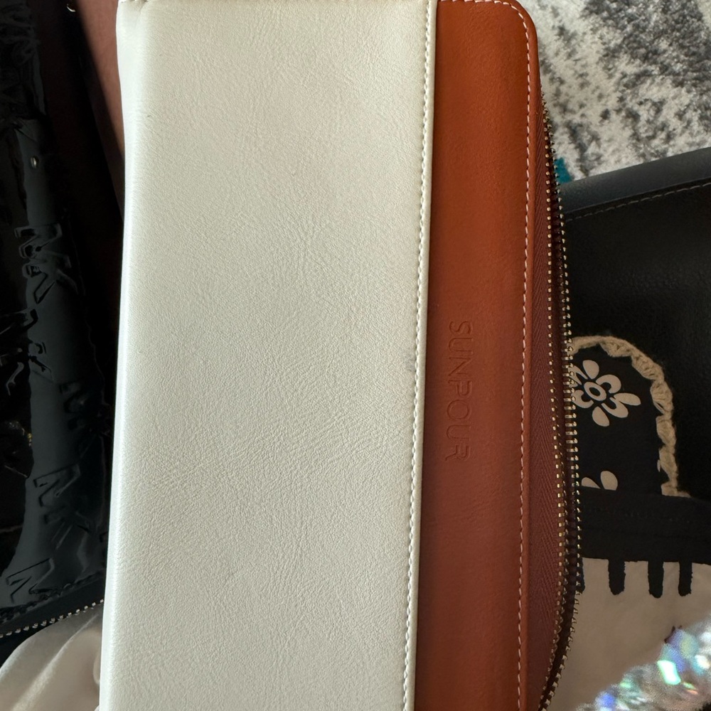 SUNPOUR White and Brown Wallet